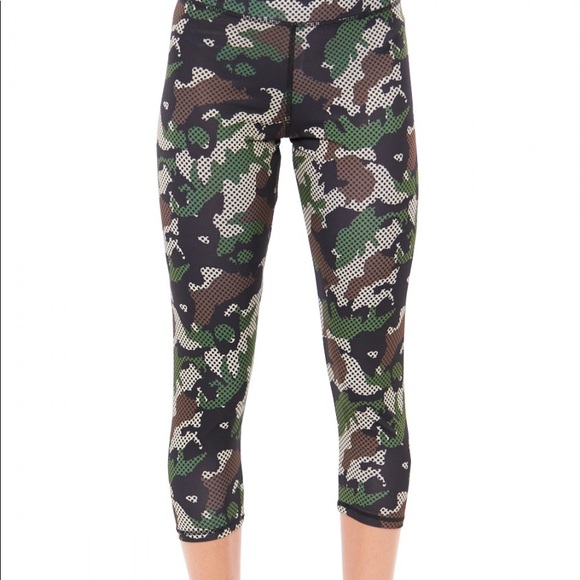 camo capri workout pants